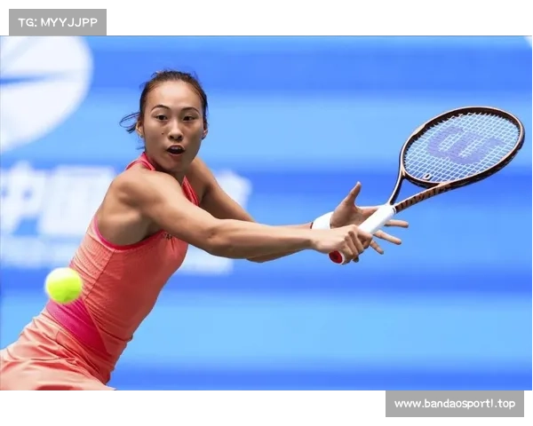 郑钦文首盘0-6不敌世界第一萨巴伦卡 迈阿密WTA1000四强争夺战激烈 郑钦文首盘0-6不敌世界第一萨巴伦卡 迈阿密WTA1000四强争夺战激烈