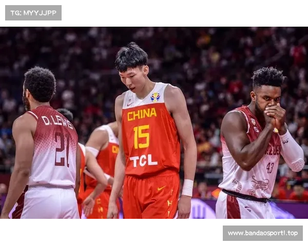 周琦:为青少年开设篮球公益课程 周琦:为青少年开设篮球公益课程