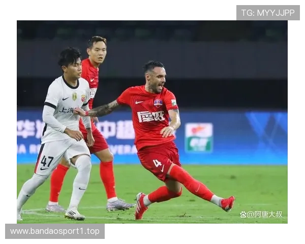 中超激战上港凭19岁新星造三球绝平青岛继续稳居联赛榜首之位上