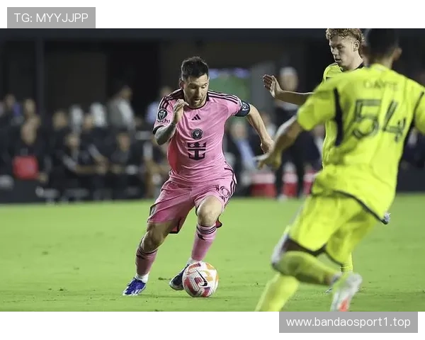 梅西伤愈复出临近晒训练场照 全情投入备战即将回归赛场 梅西伤愈复出临近晒训练场照 全情投入备战即将回归赛场